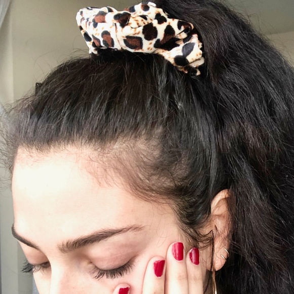 Set of 3 Velvet Leopard Scrunchies! - Picture 6 of 6